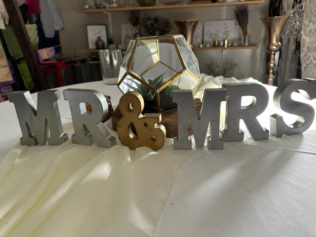 Mr & Mrs Sign - Table